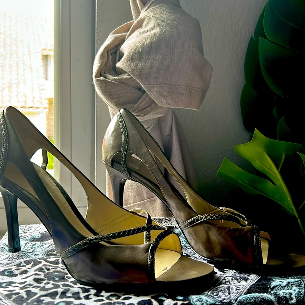 Gray classy business shoes